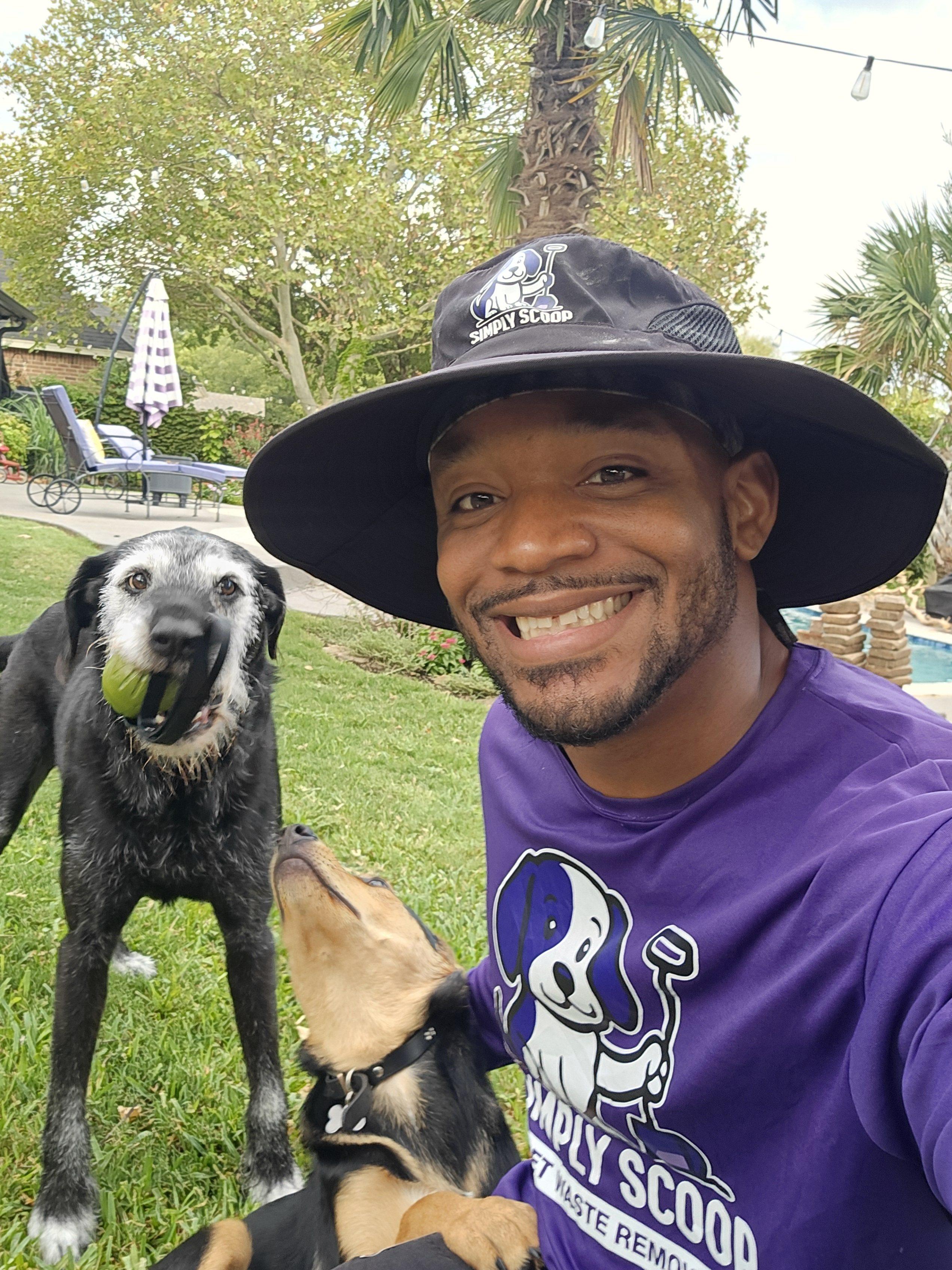 Pooper Scooper Simply Scoop technician providing professional pet waste removal and yard sanitation in Cleburne TX.